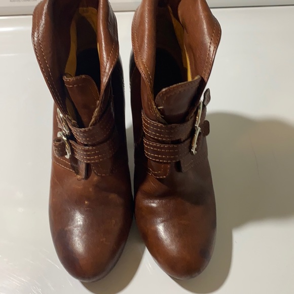 Size 10 Beautful brown leather Frye brand boot . - Picture 3 of 11
